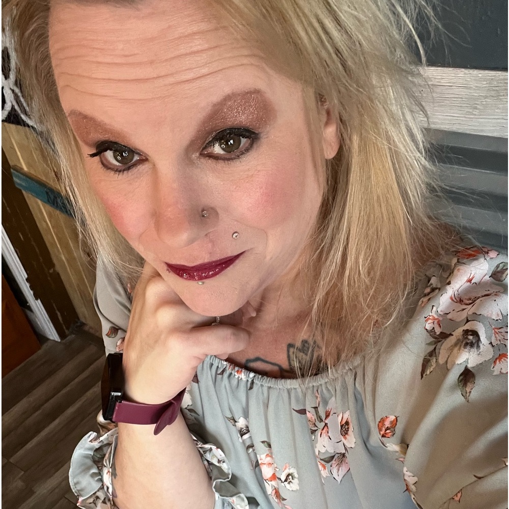 Meet your Posher, Crystal